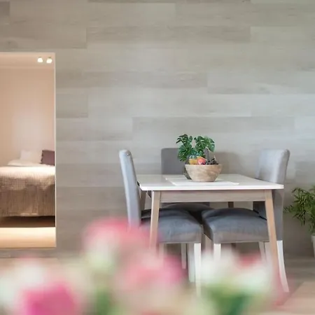 Spacious Modern Apartment, Close To Nature