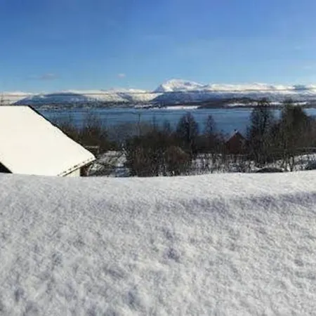 Modern Fjord View Near 公寓
