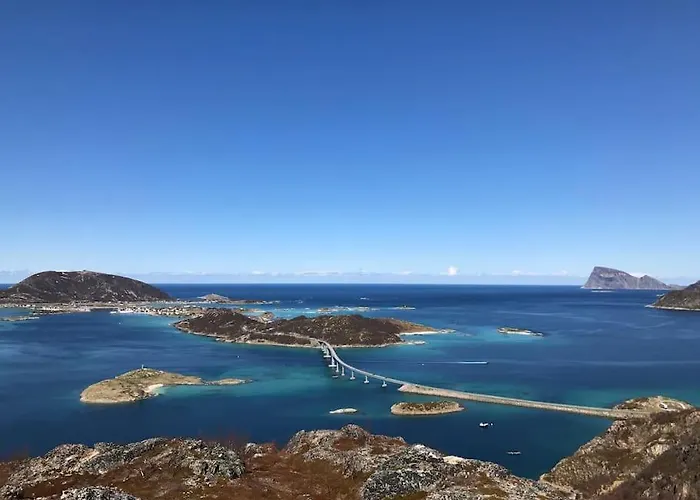 Modern Fjord View Apt Near City