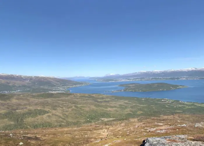 Апартаменты Modern Fjord View Apt Near City Тромсё